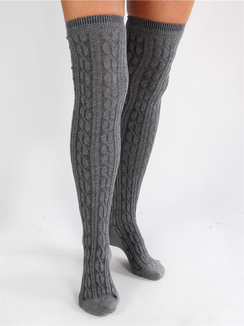 Fano - Sorte knæstrømper med kabelstrik mønster